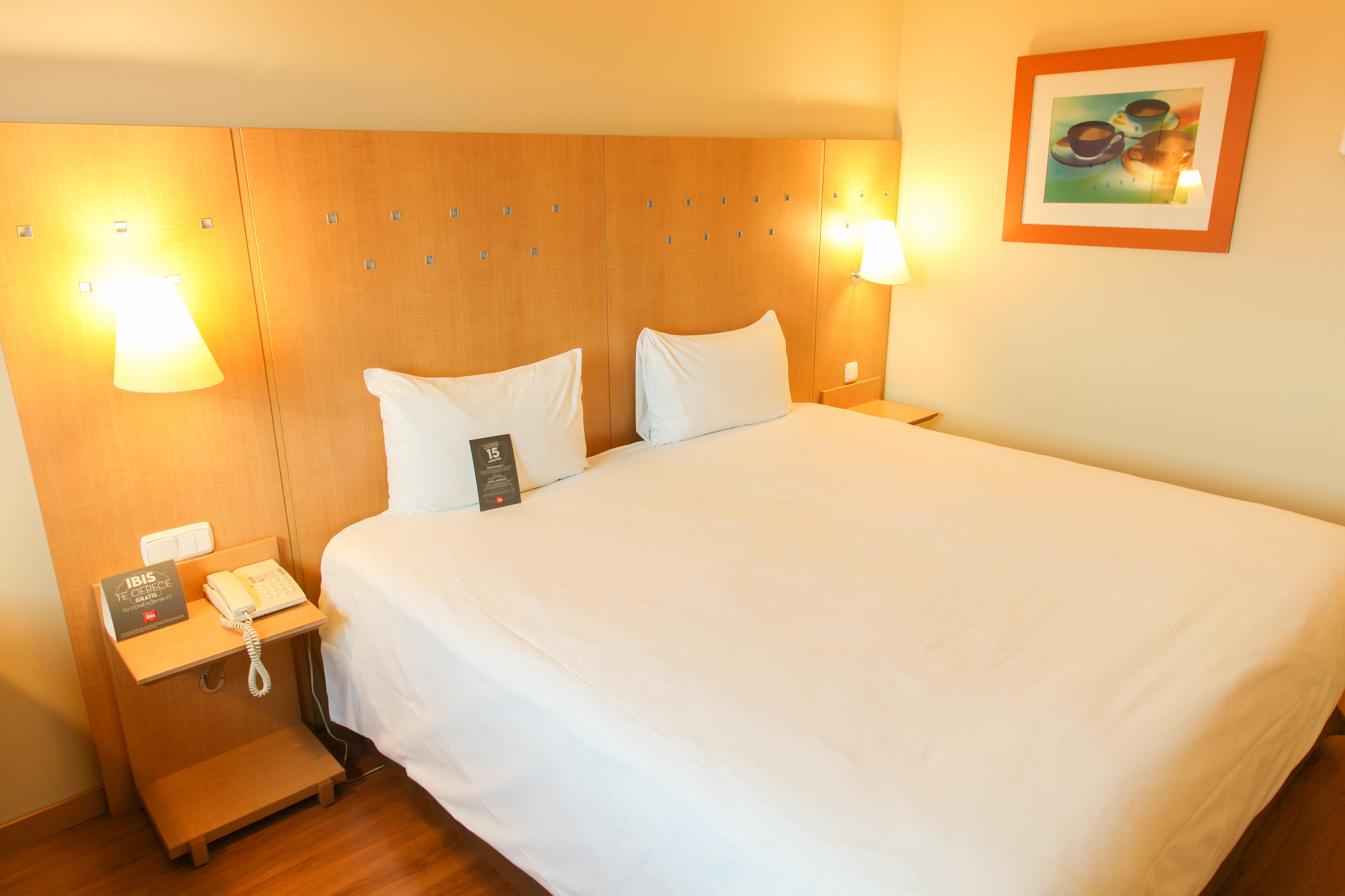Отель Ibis Alcala De Henares La Garena Экстерьер фото