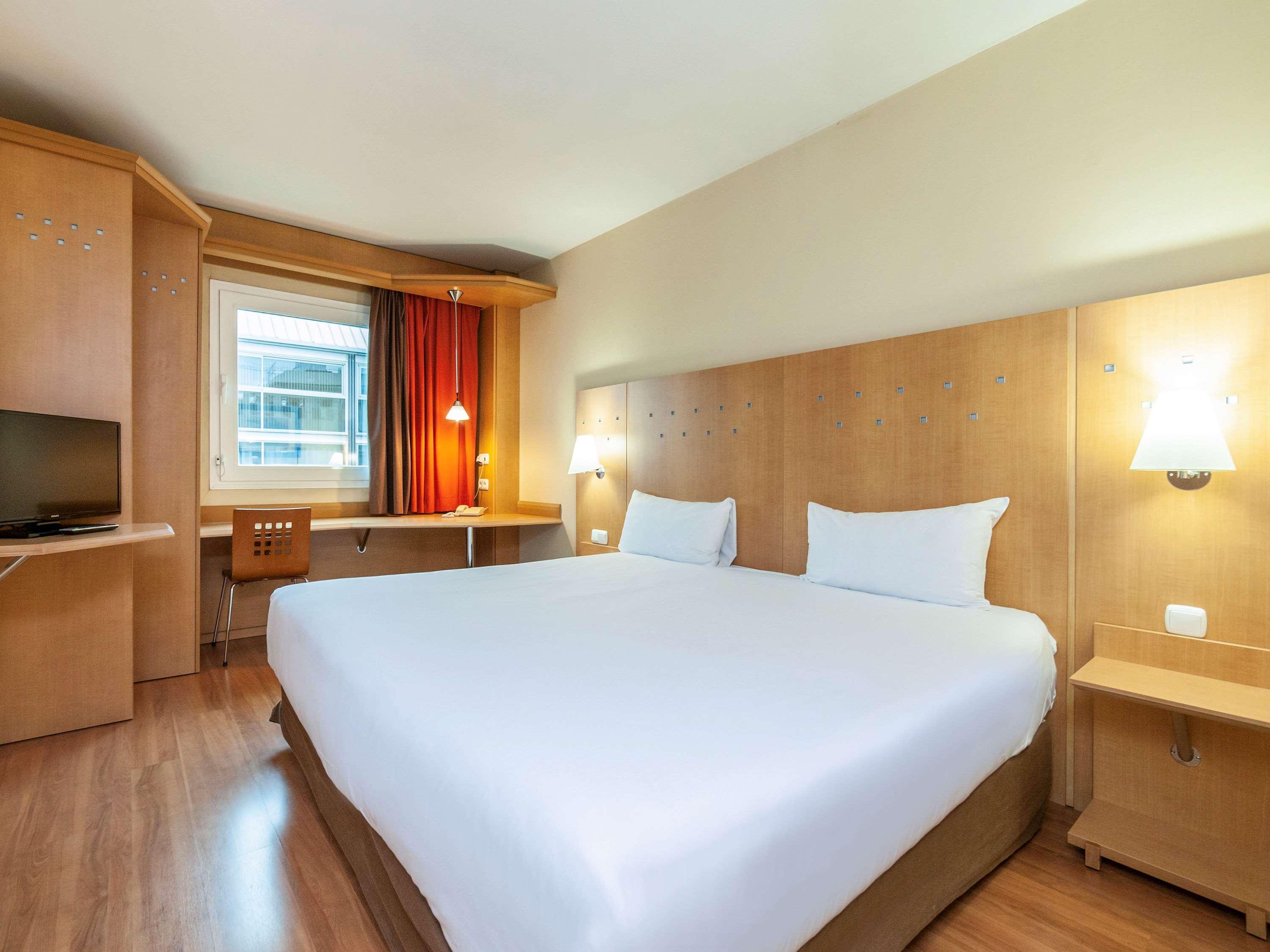 Отель Ibis Alcala De Henares La Garena Экстерьер фото