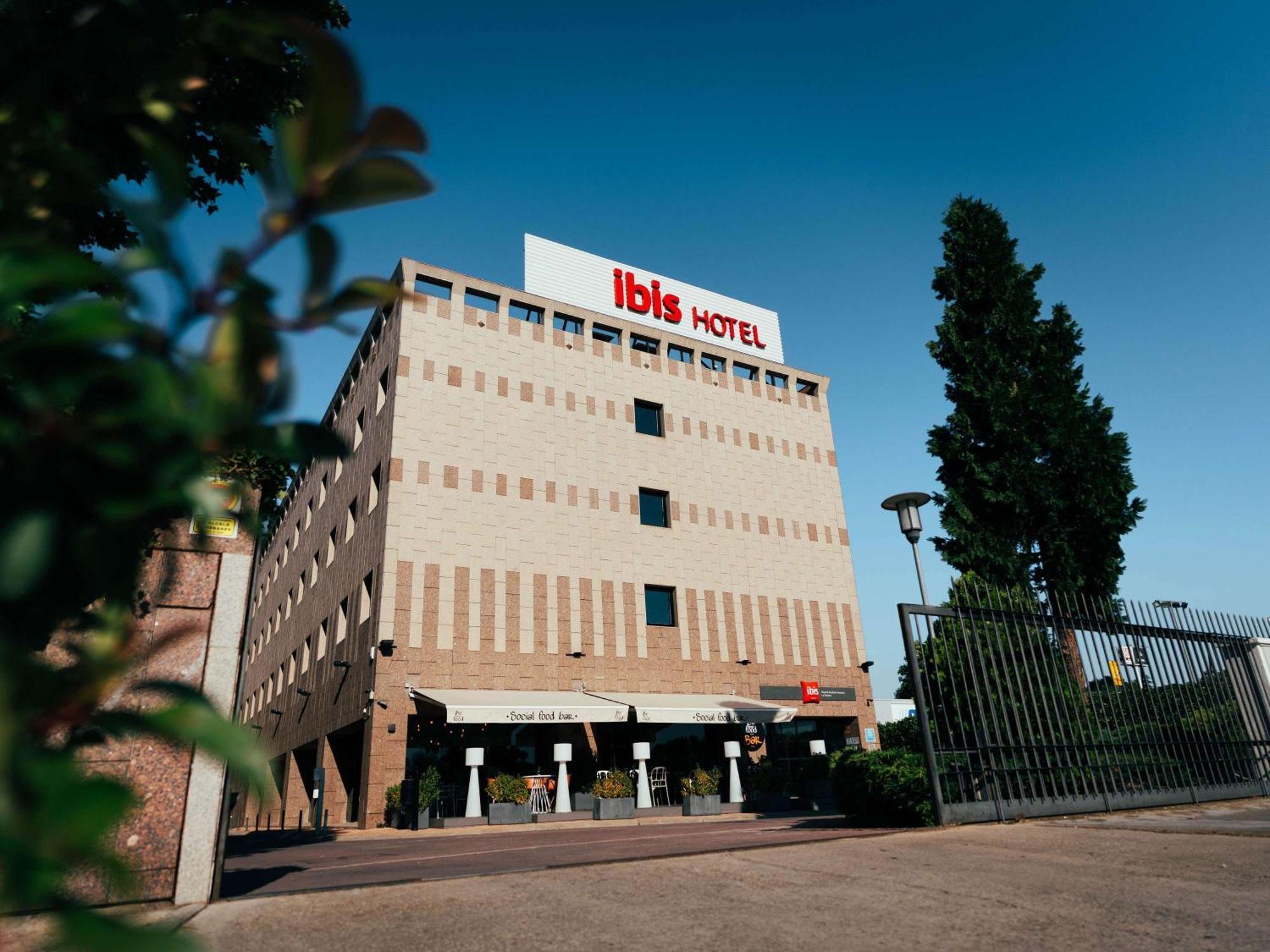 Отель Ibis Alcala De Henares La Garena Экстерьер фото