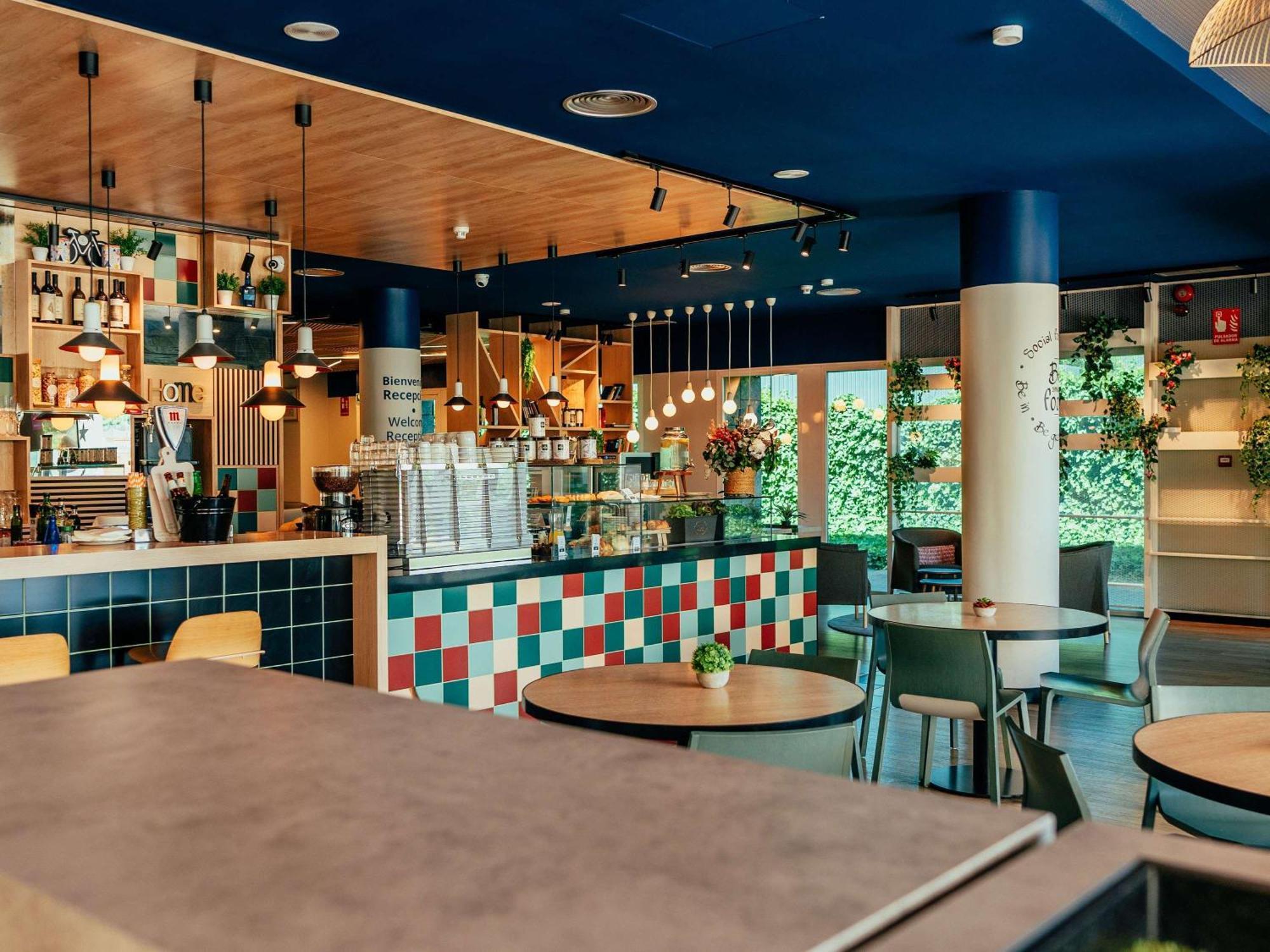 Отель Ibis Alcala De Henares La Garena Экстерьер фото