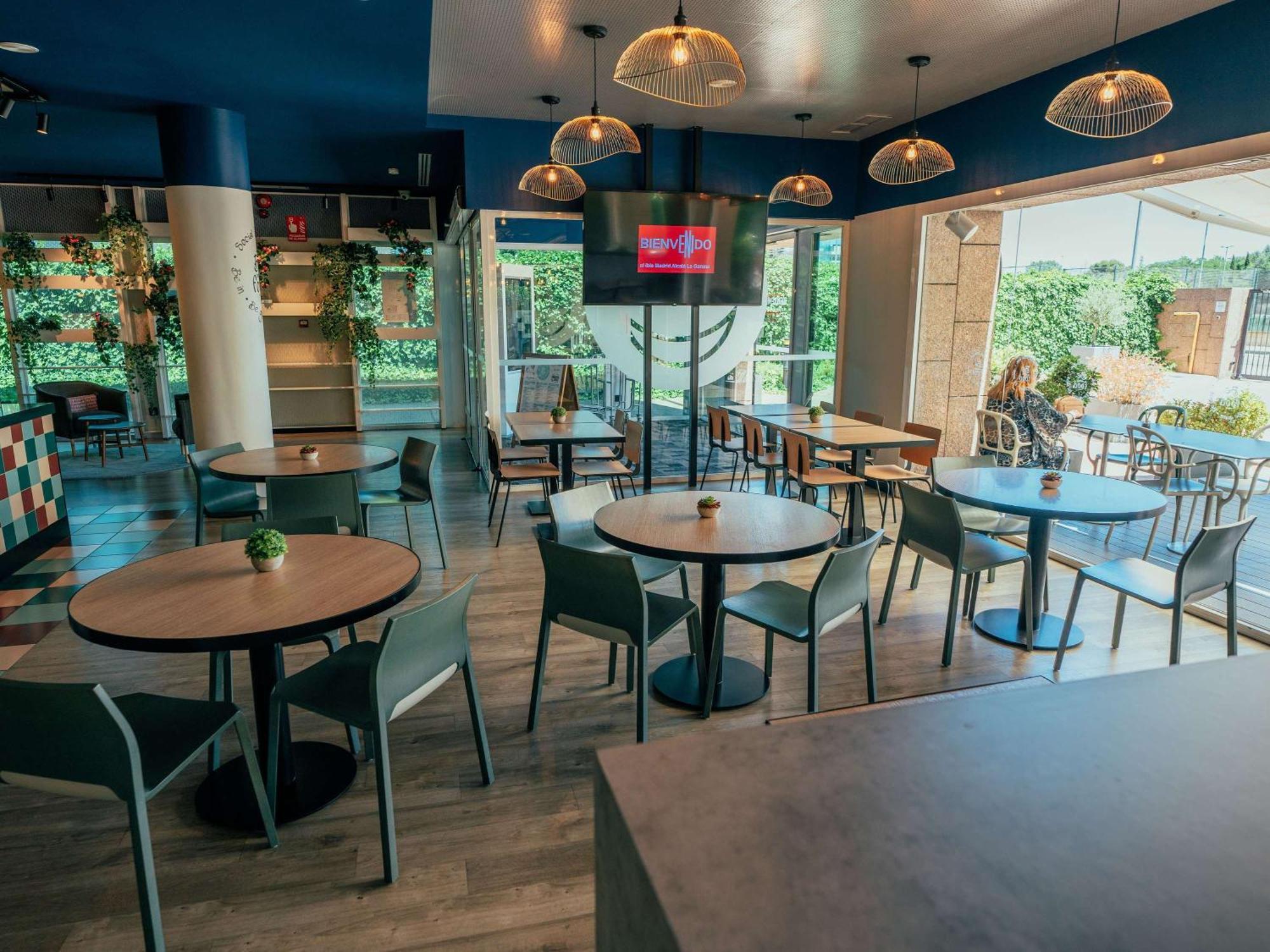 Отель Ibis Alcala De Henares La Garena Экстерьер фото